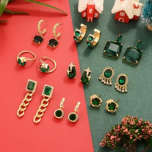 Vintage Christmas Gold Earrings with Emerald and Zirconia/Chic Christmas Earring/Emerald Earring/Diamond Earring/Gift for her/Christmas Gift