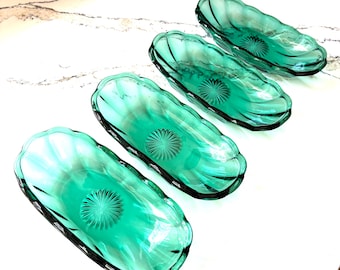 Zestaw 4 zielonych szklanych owalnych naczyń typu Banana Split w stylu vintage retro