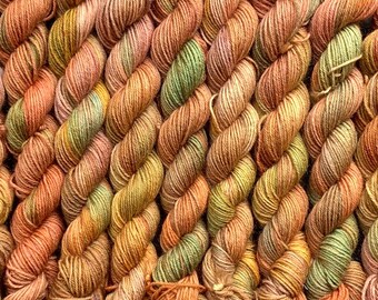 Leafy Crunch 2 - 20g mini skein - 4ply platinum sock yarn - 75/25 BFL (Blue-faced Leicester) superwash wool and nylon
