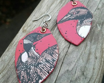 Pendientes con dije de LOON - Pendientes de pájaro pintados a mano Portland, Oregón
