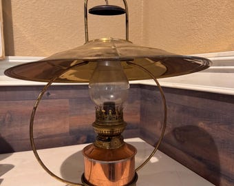 Zabytkowa lampa naftowa Kosmo Brenner z mosiądzu, wisząca, szklana