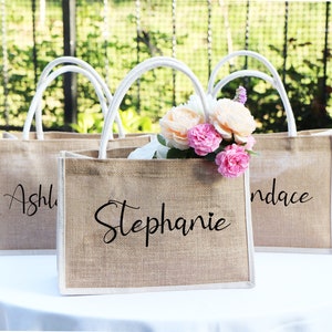 Sacolas personalizadas para dama de honra, sacola de serapilheira com nome, bolsa de praia, sacola de presente com lenço Alphabett, sacola de juta personalizada para presente de dama de honra, sacola de presente