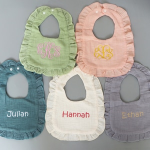 Monogrammed  Ruffle Bib and Burp Cloth, Baby Shower Gift, Personalized Girl Baby Set, Custom Baby Bib and Burp Cloth, Baby Feeding Gift