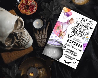 Puede incluir: Una invitación a una fiesta de Halloween con un caldero negro, botellas de poción morada y murciélagos. El texto dice "¡Come, bebe y sé aterrador!" e incluye la fecha y la hora de la fiesta.