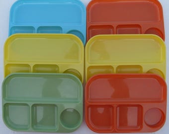 Colonial Plastics Mfg 6 plateaux divisés en plastique vintage des années 1950 pique-nique barbecue milieu du siècle Cleveland