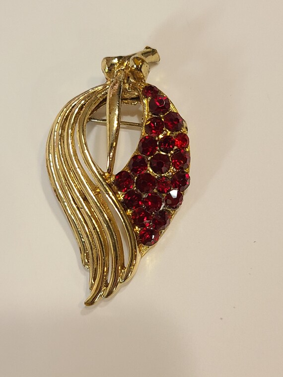 Ruby Cascade: A Vintage Coro Gilt & Rhinestone Br… - image 2