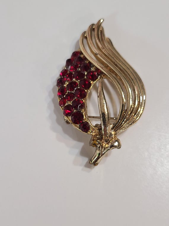 Ruby Cascade: A Vintage Coro Gilt & Rhinestone Br… - image 3