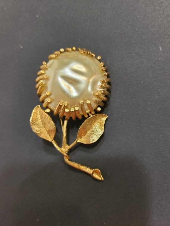 Sarah Coventry Flower Brooch ~ Mid Century Magic