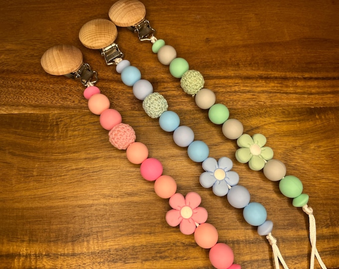 Pacifier Clip personalized, flower and wood crochet beads, baby shower spring, baby girl, boy, Flower Power, silicone beads
