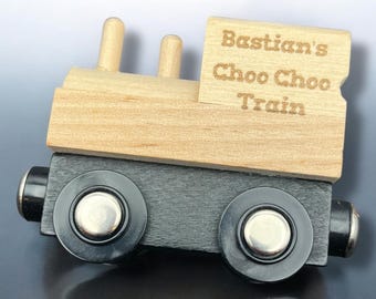 Tren de juguete de madera para vías de madera con imanes y personalización de nombre, regalo de Navidad