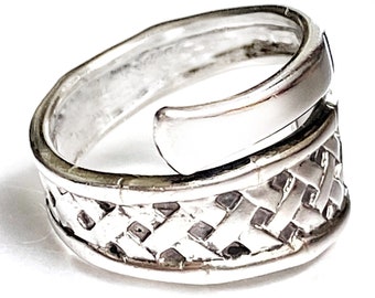 Trellis spoon ring. Tradewinds, woven, sterling silver, vintage trellis pattern. International silver.