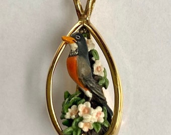 Robin bird pendant necklace, Robin Red Breast. Vintage, Danbury mint, Goebel.