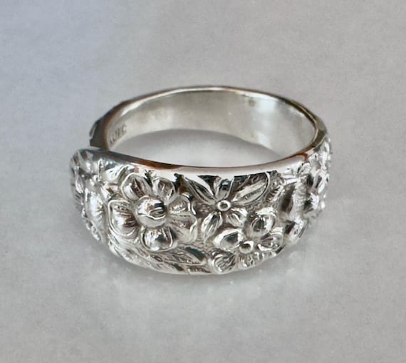 Slender spoon ring, Southern Rose pattern, antiqu… - image 1