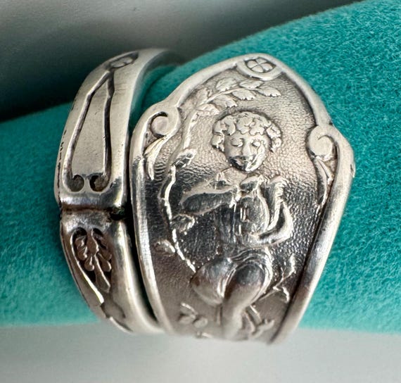 Antique spoon ring, squirrel cherub PEARL Pattern… - image 3