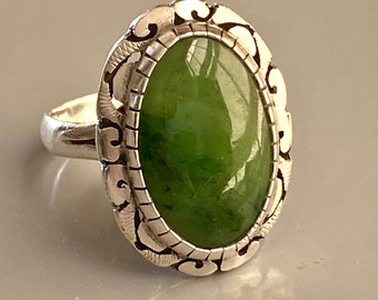 Green Jade ring, 925 sterling, large  vintage