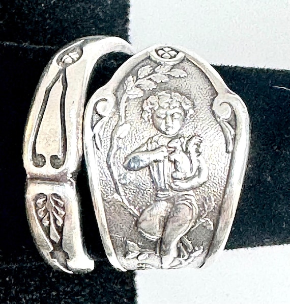 Antique spoon ring, squirrel cherub PEARL Pattern… - image 1