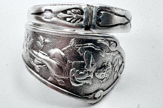 Antique spoon ring, squirrel cherub PEARL Pattern… - image 5