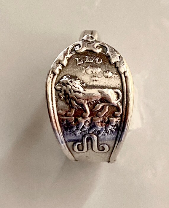 Leo ring. Sterling silver. Antique pattern by Gorh