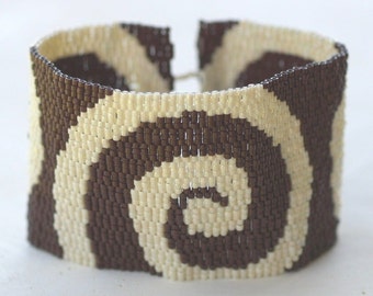 Chocolate Swirl / Wide Beadwoven Peyote Cuff Bracelet / Cream and Brown Spiral Beading / Beaded Bracelet / Unisex Jewelry / Unisex Bracelet