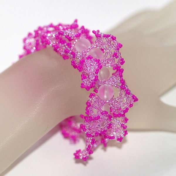 Magenta Frost ... Bracelet . Ruffles . Hot Pink . Frosted Glass Beads . Netting . Feminine . Girlie . Frilly . Fun . Bright