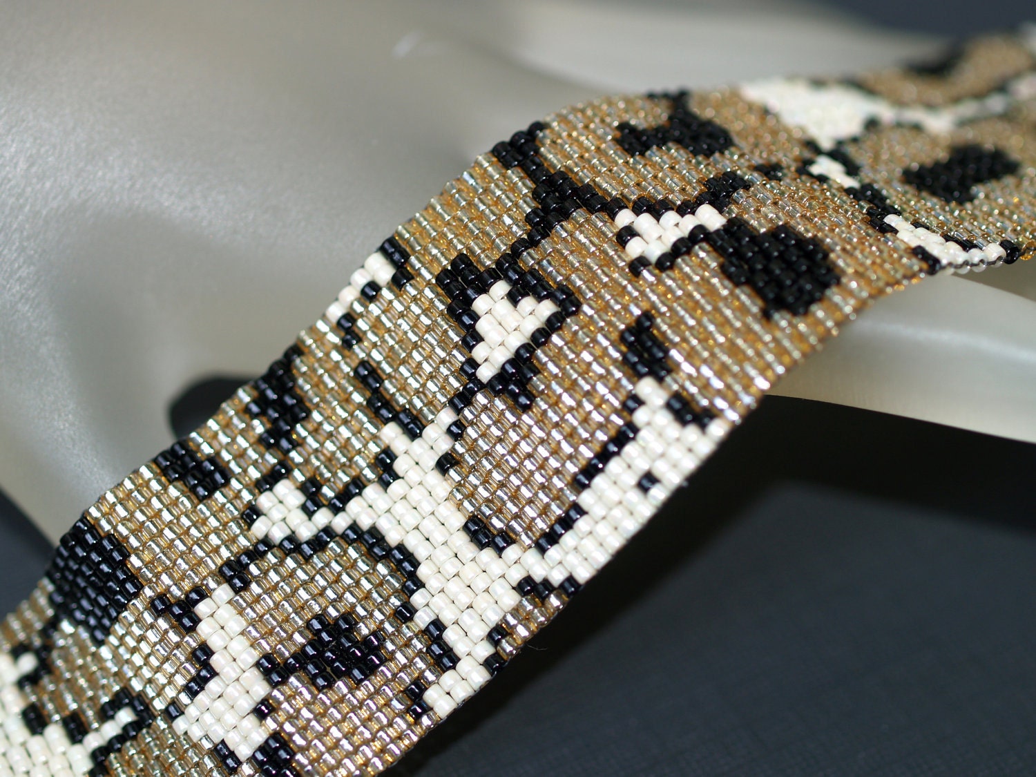 Leopard / Beadwoven Peyote Cuff Bracelet / Spotted Wild Animal - Etsy