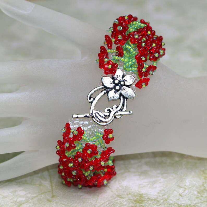 Crimson Flowers / Caterpillar Beadwoven Bracelet / Lime Green Fringes and Red Flower Beads / OOAK / Silver Toned Clasp / Beaded Jewelry zdjęcie 4