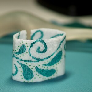 Paisley / Wide Peyote Bead Cuff Bracelet / White, Teal, Turquoise, Lime Green / Vine Leaf Beaded Design image 4