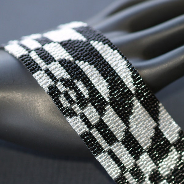 Op Art in Silver and Black / Wide Beadwoven Cuff Peyote Bracelet / Black and White Optical Illusion / Modern Beaded Jewelry / Unisex Cuff