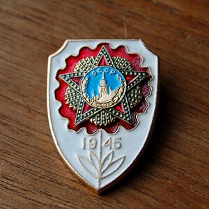 1945 soviet victory day pin image 1