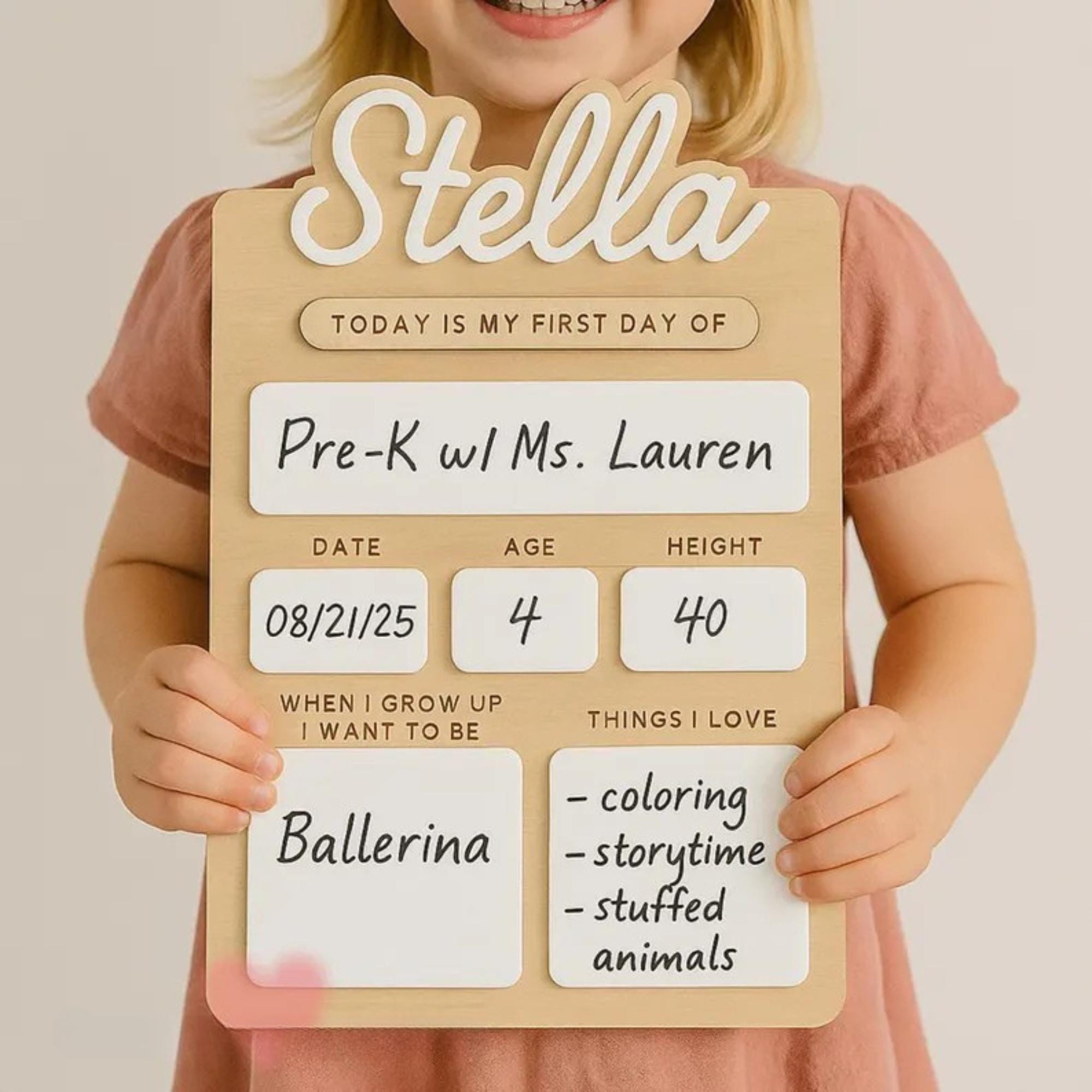Pizarra personalizada para el primer día de clases para niños: Letrero de madera reutilizable con nombre, curso, fecha, edad, altura, sueños profesionales y favoritos.