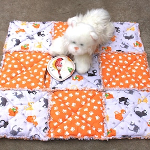 Cat Quilt Blanket: Orange Paw Prints, Washable Kitten Bed with Catnip Toy
