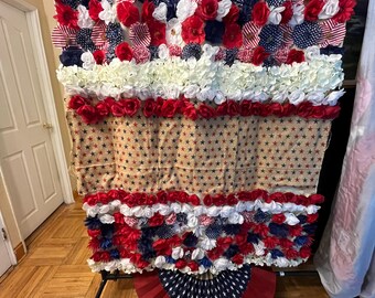 Patinische Blumen-Wand-Backdrop: Rot, Weiß, Blau-Dekor