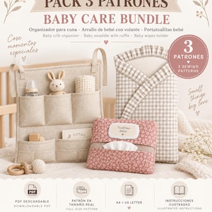 Può includere: Un set di cartamodelli intitolato Baby Care Bundle che include tre articoli: un organizer per culla beige con tasche multiple, una copertina per neonati a quadretti vichy beige e bianchi con volant e un porta salviette con stampa floreale.