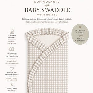 Puede incluir: Un patrón de costura para un arrullo de bebé con volante, confeccionado en tela de cuadros vichy beige y blanca. El documento incluye texto en español e inglés, iconos para impresión PDF, instrucciones paso a paso y una talla de 0-6 meses.