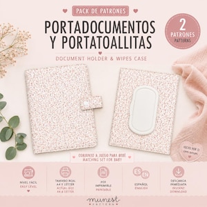 Puede incluir: Un paquete de patrones de costura para un portadocumentos y un portatoallitas con estampado floral rosa. El texto dice PACK DE PATRONES PORTADOCUMENTOS Y PORTATOALLITAS, 2 PATRONES PATTERNS y CONJUNTO A JUEGO PARA BEBÉ MATCHING SET FOR BABY.