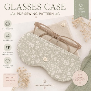 Puede incluir: Un estuche para gafas de tela verde salvia con un patrón floral blanco, que cuenta con un cierre de un solo botón. El estuche contiene un par de gafas de color marrón claro. El texto en la imagen incluye GLASSES CASE, PDF SEWING PATTERN y munestpattern.