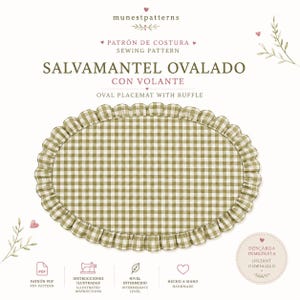 Puede incluir: Un mantel individual ovalado con un patrón de cuadros vichy en verde y blanco y un borde con volante. El texto dice munestpatterns, PATRÓN DE COSTURA SEWING PATTERN, SALVAMANTEL OVALADO CON VOLANTE, OVAL PLACEMAT WITH RUFFLE y DESCARGA INMEDIATA INSTANT DOWNLOAD.