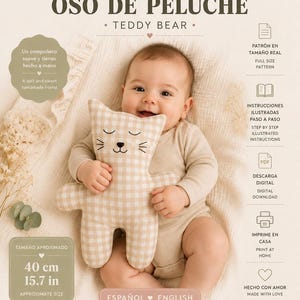 Könnte beinhalten: Ein digitales Schnittmuster für einen Teddybären von Munest Patterns. Der Bär aus beigefarbenem und weißem Vichy-Stoff hat gestickte Gesichtszüge. Das Dokument enthält Angaben zum mittleren Schwierigkeitsgrad und eine Größe von 40 cm.