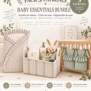 Peut inclure: Un ensemble de patrons de couture numériques intitulé PACK 3 PATRONES BABY ESSENTIALS BUNDLE comprenant un lange à carreaux beige, un panier en tissu rayé avec des articles pour bébé et un organisateur de lit à carreaux verts à volants.