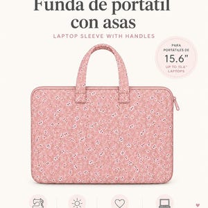 Peut inclure: Une housse d'ordinateur portable rose matelassée avec des poignées et un motif floral blanc. Le texte indique : munest, PATRÓN DE COSTURA SEWING PATTERN, Funda de portátil con asas, LAPTOP SLEEVE WITH HANDLES, PARA PORTÁTILES DE 15.6, UP TO 15.6 LAPTOPS.