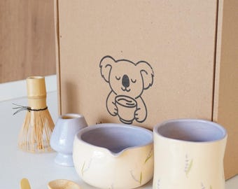 Handgemaakte matcha-set – keramische lavendelkleurige matchakom en accessoires – garde, schep, houder