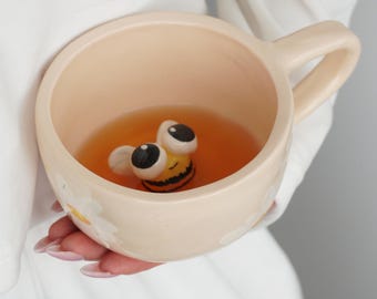 Handmade Ceramic Bee Mug | Whimsical Coffee Cup, 500ml