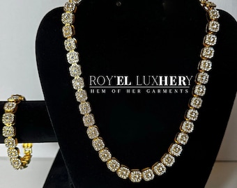 Lujoso juego de joyas doradas con diamantes de imitación para mujer.