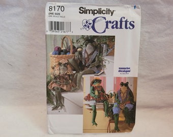 Simplicity 8170, uncut pattern, frog pattern, stuffed frog pattern, stuffie pattern, frog with clothes pattern, craft pattern, frog with hat