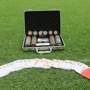 プレミアムクレイポーカーチップセット - アルミケース付きカジノスタイルチップ200枚 | ポーカーナイト、ギフト、コレクターに最適