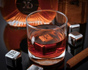 Cubitos de hielo personalizados de acero inoxidable: ideales para aficionados al whisky o como regalo para fiestas.
