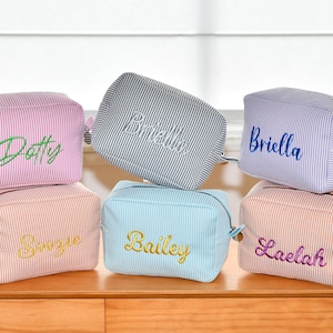 Personalized letter embroidery cosmetic bag, fashionable cosmetic storage bag, large capacity travel toiletry bag, perfect bridesmaid gift