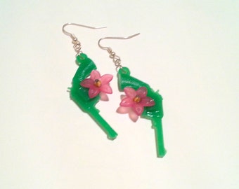 Pistolera Earrings Green with Pink Flower