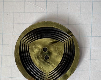 Botón de plástico antiguo verde jaspeado