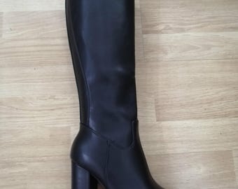 Lederstiefel mit hohem Absatz und Reißverschluß !